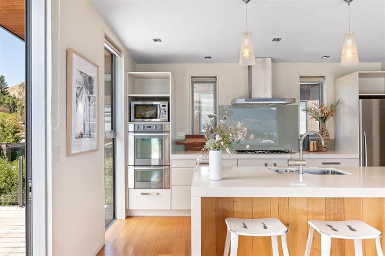 Photo of property in 17 Poplar Drive, Kelvin Heights, Queenstown, 9300