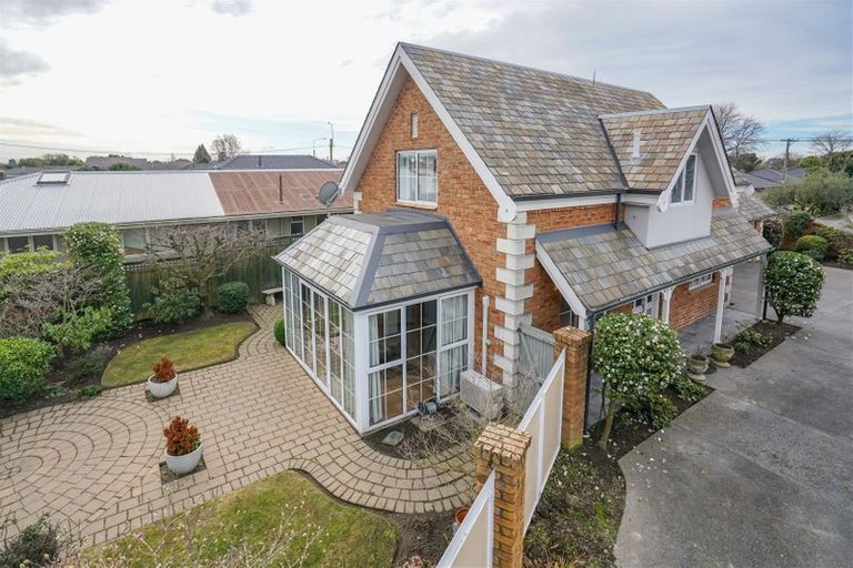 Photo of property in 233b Avonhead Road, Avonhead, Christchurch, 8042