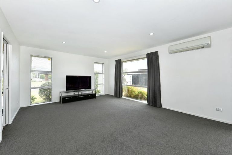 Photo of property in 8 Oakdene Place, Halswell, Christchurch, 8025