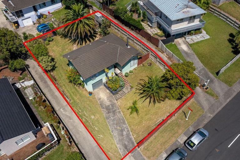 Photo of property in 13 Spinella Drive, Bayview, Auckland, 0629