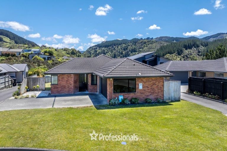Photo of property in 9 Percy Kinsman Crescent, Riverstone Terraces, Upper Hutt, 5018
