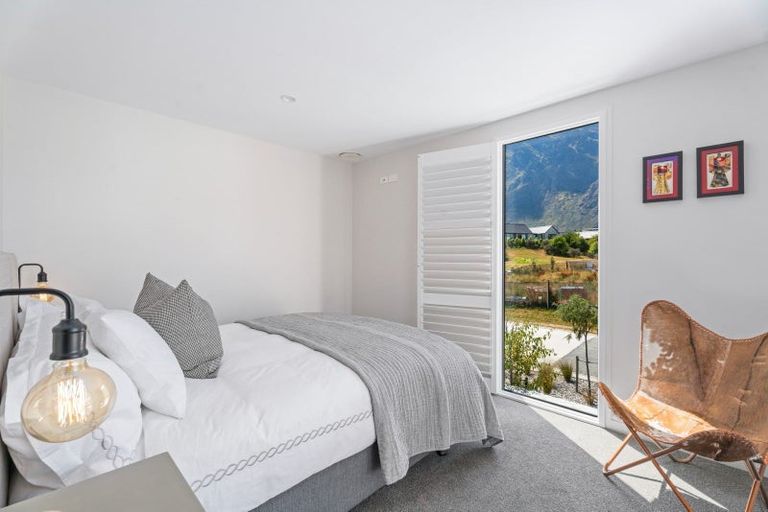 Photo of property in 1 Mulholland Drive, Jacks Point, 9371