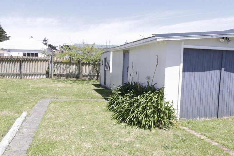 Photo of property in 21 Aotea Street, Castlecliff, Whanganui, 4501