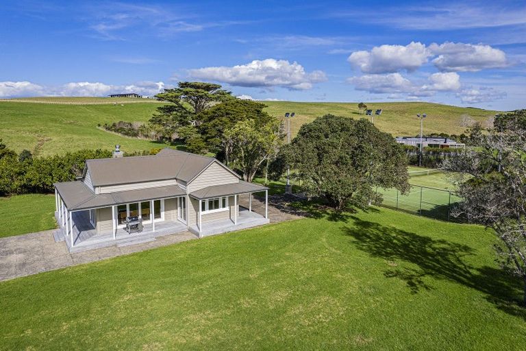 Photo of property in 12 Tuaraki Road, Mangawhai Heads, Mangawhai, 0505