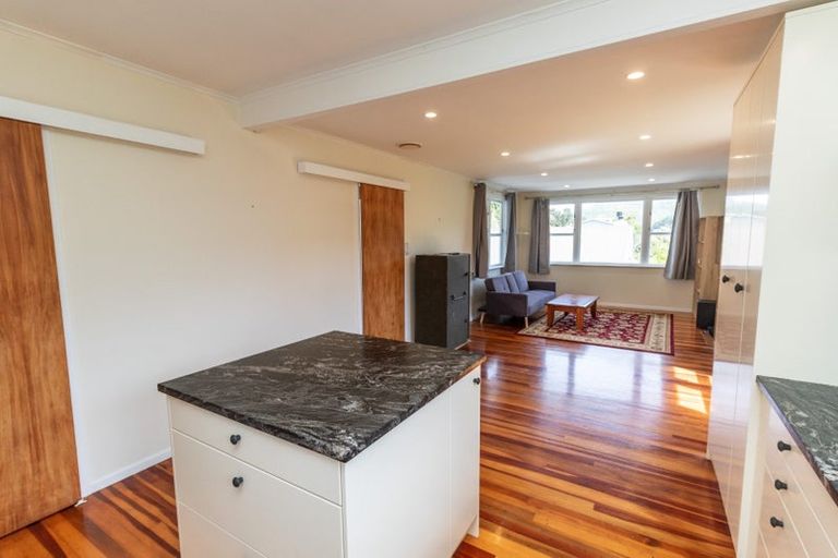 Photo of property in 19 Montreal Grove, Kingston, Wellington, 6021