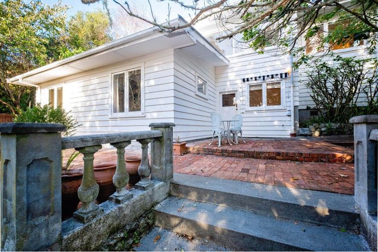 Photo of property in 3 Cobden Crescent, Bluff Hill, Napier, 4110