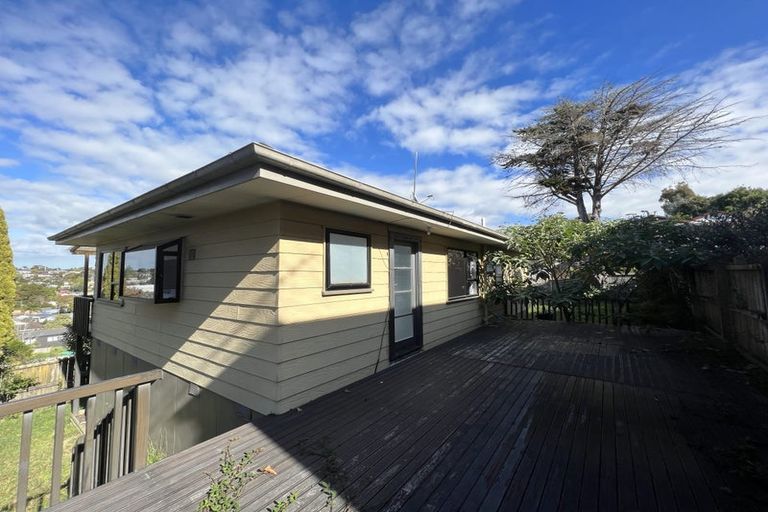 Photo of property in 1/15 Kupari Place, Totara Vale, Auckland, 0629