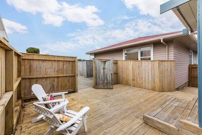Photo of property in 10a Main Road, Titahi Bay, Porirua, 5022