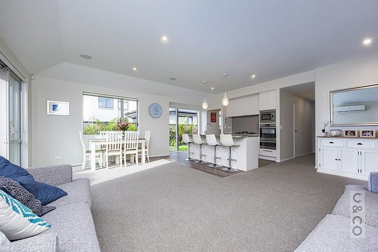 Photo of property in 124 Pohutukawa Parade, Riverhead, 0820