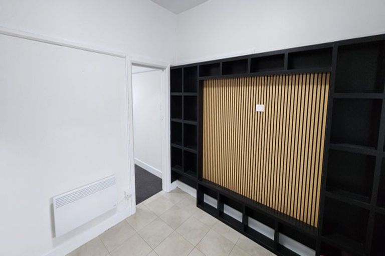 Photo of property in Devonport Apartments, 25/127 Saint Aubyn Street, New Plymouth, 4310