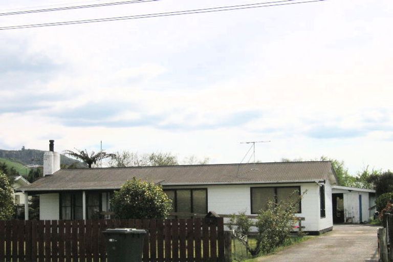 Photo of property in 16 Kawaha Point Road, Fairy Springs, Rotorua, 3015
