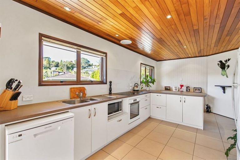 Photo of property in 73a Island Bay Road, Beach Haven, Auckland, 0626