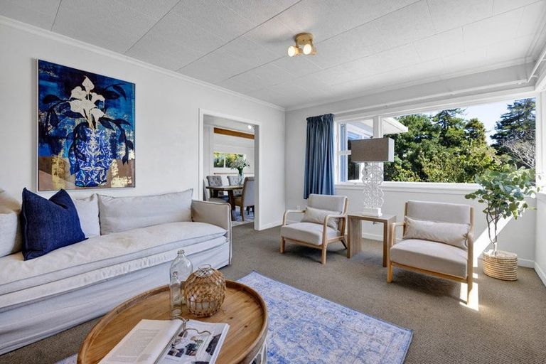 Photo of property in 37 Awanui Street, Merrilands, New Plymouth, 4312