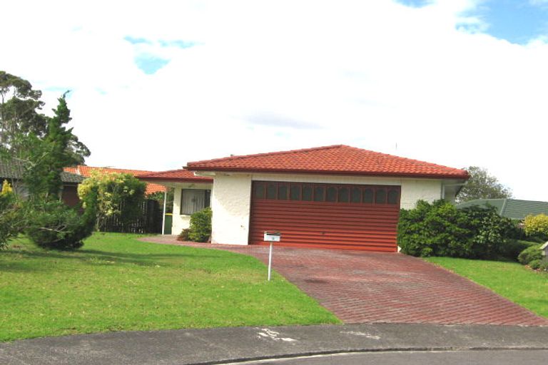 Photo of property in 8 Annette Avenue, Te Atatu South, Auckland, 0610