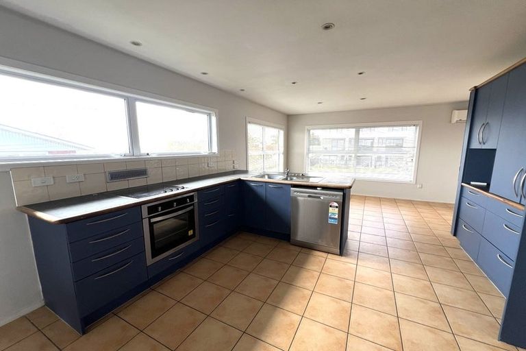 Photo of property in 104 Te Atatu Road, Te Atatu South, Auckland, 0610