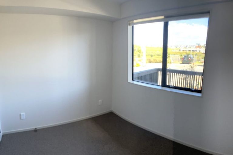 Photo of property in 11 Longshore Drive, Long Bay, Auckland, 0630