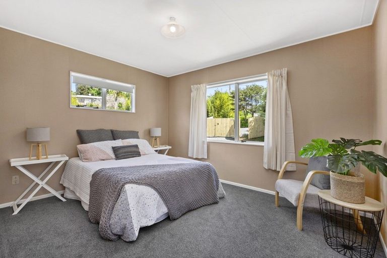 Photo of property in 1 Cross Street, Raglan, 3225