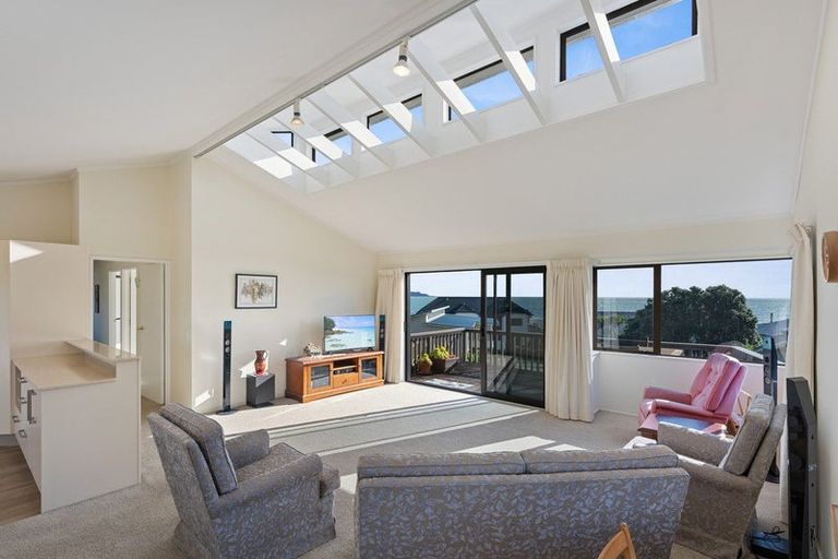 Photo of property in 18 Ara Kuaka, Waikanae Beach, Waikanae, 5036