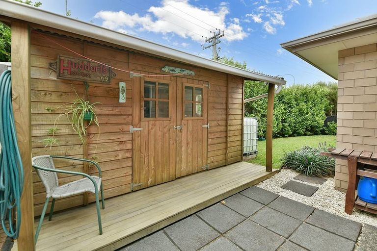 Photo of property in 1 Flavell Drive, Orewa, 0931