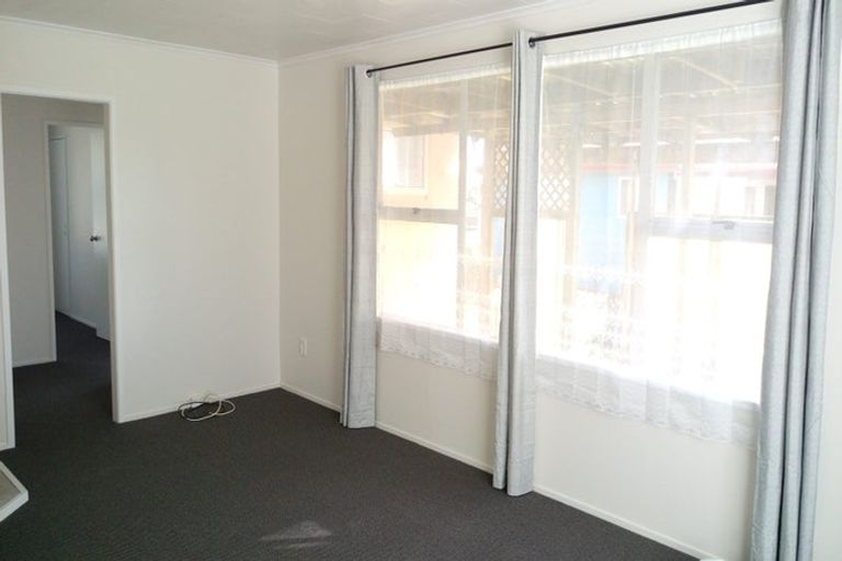 Photo of property in 325 Roscommon Road, Clendon Park, Auckland, 2103