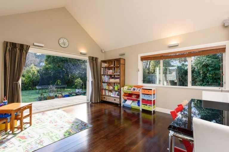 Photo of property in 5 Cheviot Road, Lowry Bay, Lower Hutt, 5013