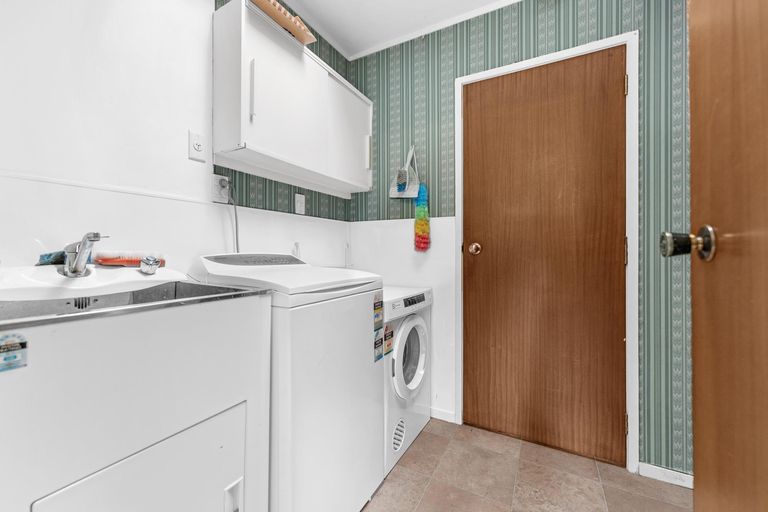 Photo of property in 7a Kirrama Place, Conifer Grove, Takanini, 2112