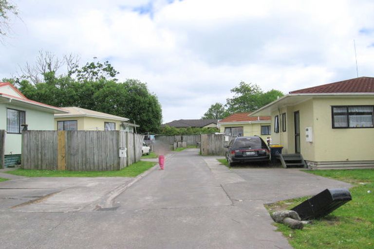 Photo of property in 19 Selak Place, Glen Eden, Auckland, 0602