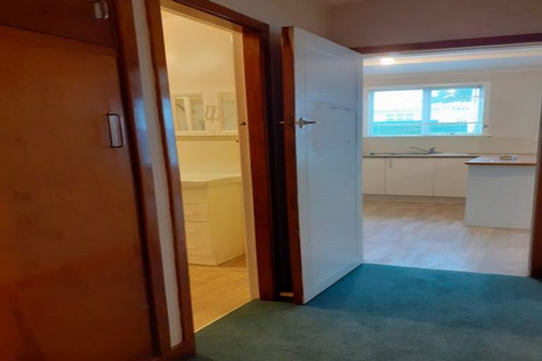 Photo of property in 5 Whiteley Street, Moturoa, New Plymouth, 4310