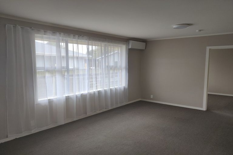 Photo of property in 2/21 Trentham Road, Papakura, 2110