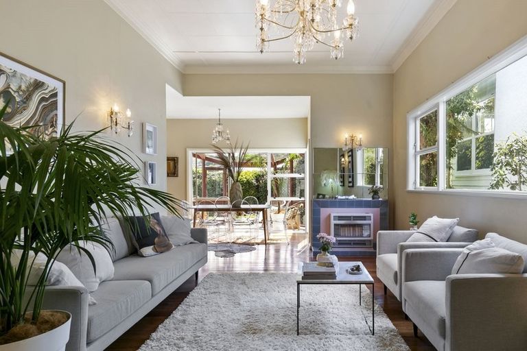 Photo of property in 198 Karori Road, Karori, Wellington, 6012