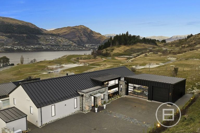 Photo of property in 5 Red Deer Rise, Kelvin Heights, Queenstown, 9300
