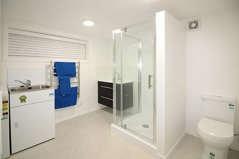 Photo of property in 1/49 Brigantine Drive, Beach Haven, Auckland, 0626