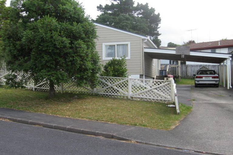 Photo of property in 47 Trias Road, Totara Vale, Auckland, 0629