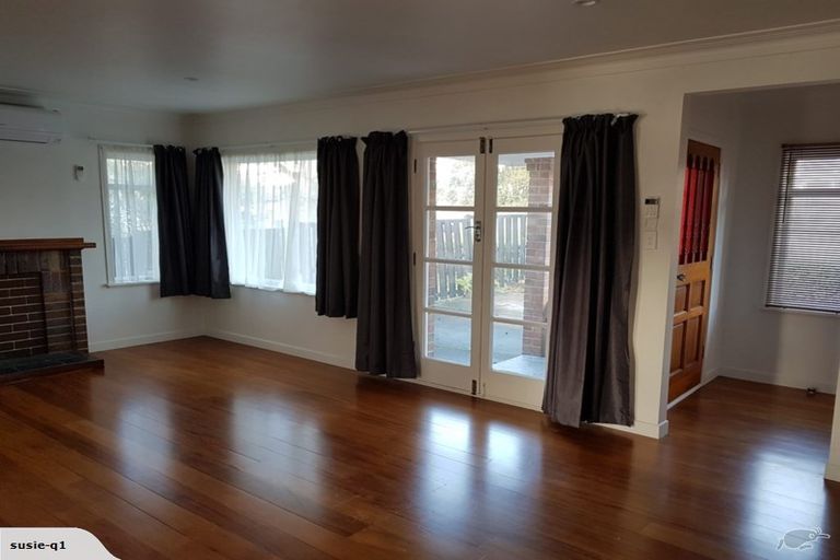 Photo of property in 176 Beach Haven Road, Beach Haven, Auckland, 0626