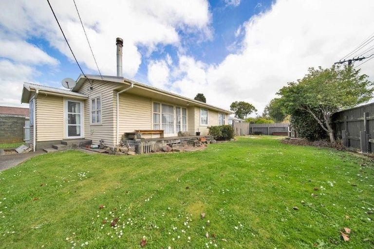 Photo of property in 10 Douglas Street, Hawera, 4610