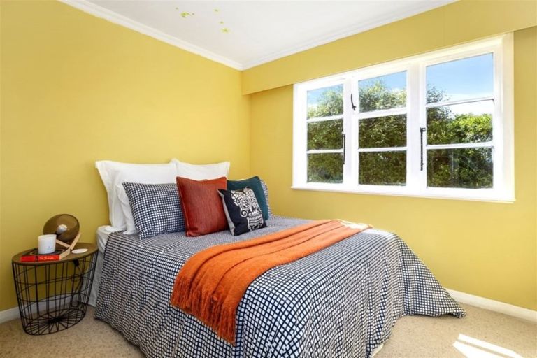 Photo of property in 94 Nicholson Road, Khandallah, Wellington, 6035