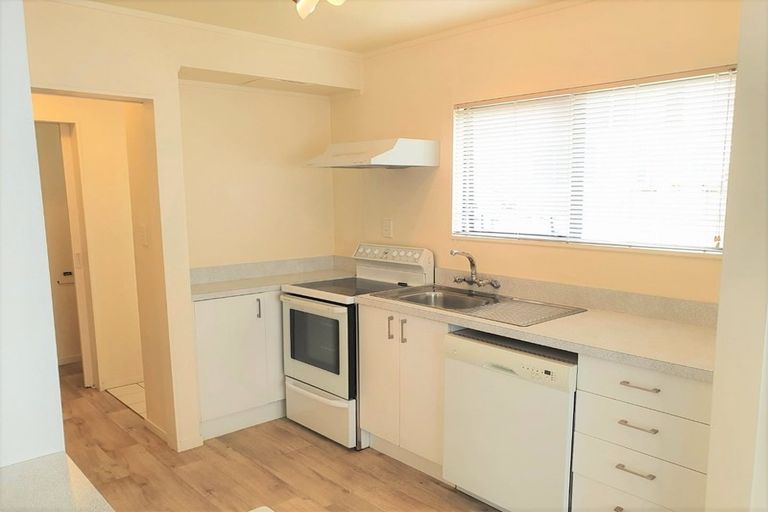 Photo of property in 24/24 Eastglen Road, Glen Eden, Auckland, 0602