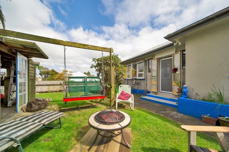 Photo of property in 37 Cracroft Street, Waitara, 4320