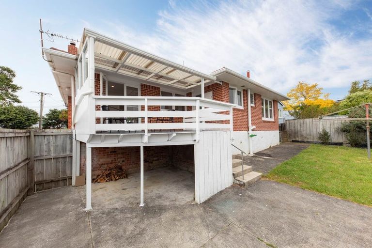 Photo of property in 35 Sturges Road, Henderson, Auckland, 0612