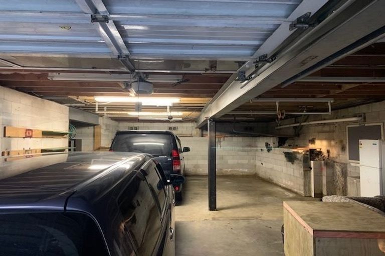 Photo of property in 5 Pavola Grove, Glenfield, Auckland, 0629