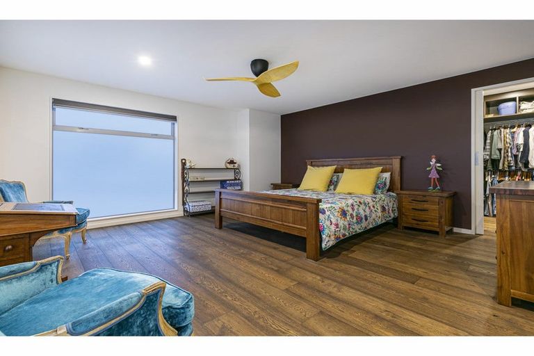 Photo of property in 11 Kelmore Place, Schnapper Rock, Auckland, 0632