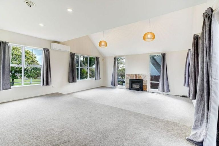 Photo of property in 3 Charles Prevost Drive, The Gardens, Auckland, 2105