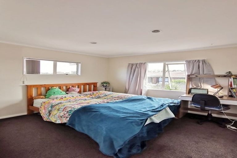 Photo of property in 1/61 Glenmore Road, Sunnyhills, Auckland, 2010