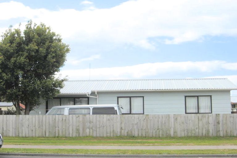 Photo of property in 215 Gravatt Road, Papamoa Beach, Papamoa, 3118