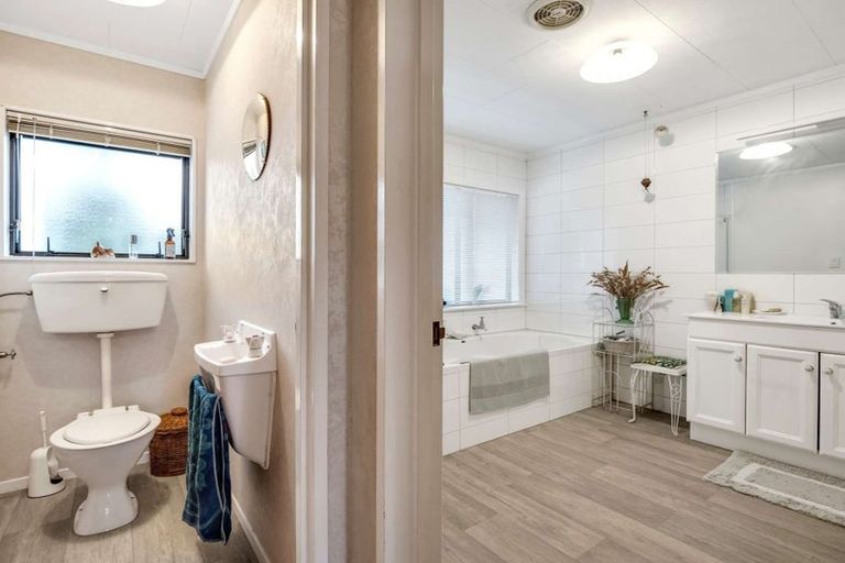 Photo of property in 11 Oxford Road, Lake Rotoma, Rotorua, 3074