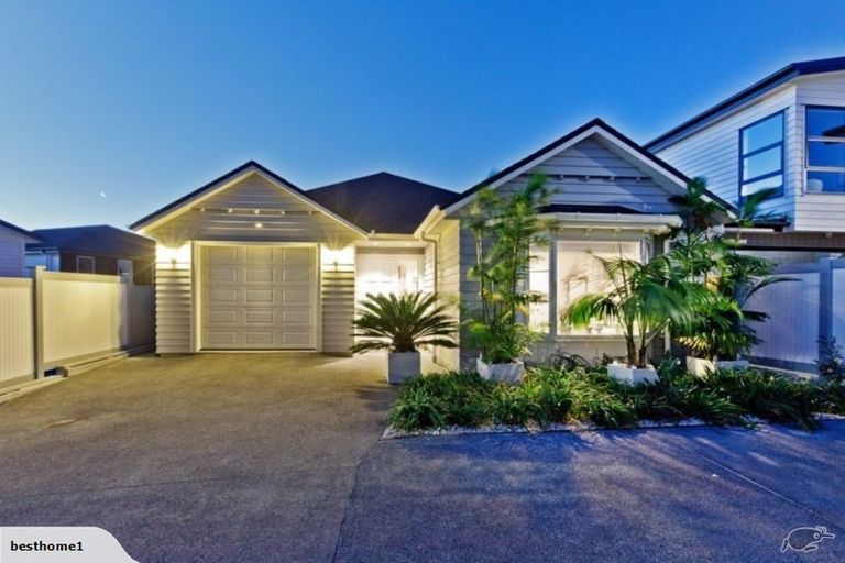Photo of property in 25 Turutu Place, Long Bay, Auckland, 0630