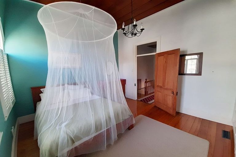 Photo of property in 2/24 Church Street, Devonport, Auckland, 0624