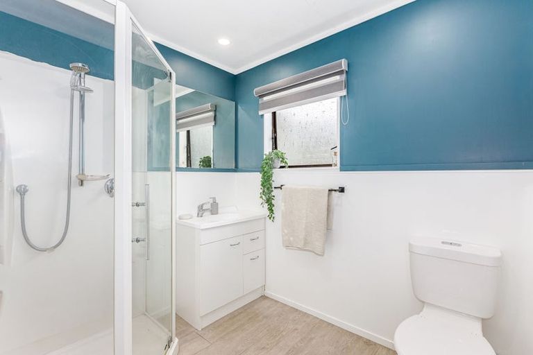 Photo of property in 35 Omapere Street, Whitby, Porirua, 5024