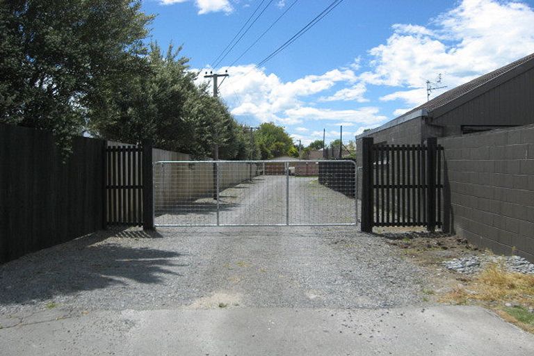 Photo of property in 122 Englefield Road, Northwood, Christchurch, 8051