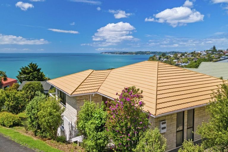 Photo of property in 258 Whangaparaoa Road, Red Beach, 0932